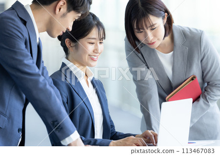 男人和女人玩商務會議 113467083