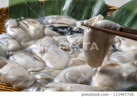 Fresh and tasty raw oysters 113467726