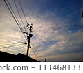 傍晚的天空和電線的剪影 113468133