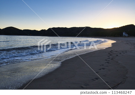 南伊豆市弓濱的美麗日落(靜岡縣) 南伊豆市弓濱的美麗日落(靜岡縣) 113468247