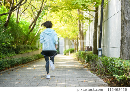 A woman who jogs 113468456