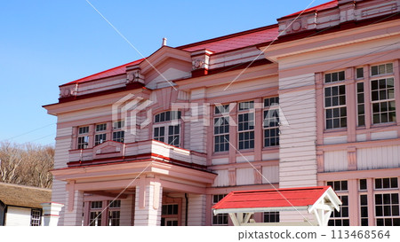 Hokkaido Historical Village, Former Urakawa Branch Office Building 113468564