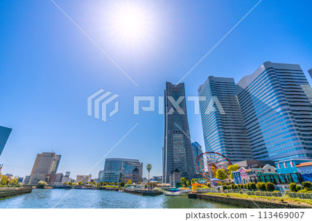 日本橫濱城市景觀 橫濱地標塔與港未來皇后廣場的景觀。櫻木町站後面 113469007