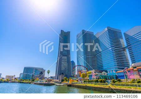 Yokohama cityscape in Japan. View of Yokohama Landmark Tower and Queen's Square in Minato Mirai. Sakuragicho Station in the background. 113469106