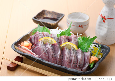 南紀勝浦港生鰹魚生魚片(4月捕獲,輕脂) 南紀勝浦港生鰹魚生魚片(4月捕獲,輕脂) 113469444