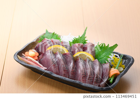 南紀勝浦港生鰹魚生魚片（4月捕獲，輕脂） 113469451