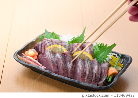 南紀勝浦港生鰹魚生魚片(4月捕獲,輕脂) 南紀勝浦港生鰹魚生魚片(4月捕獲,輕脂) 113469452