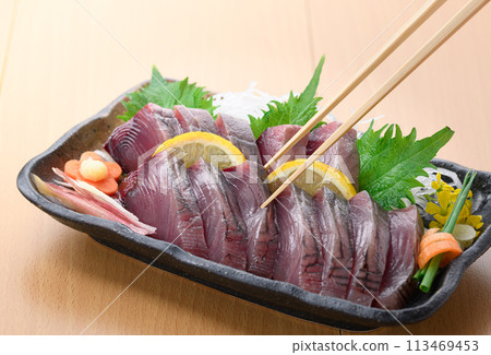 南紀勝浦港生鰹魚生魚片(4月捕獲,輕脂) 南紀勝浦港生鰹魚生魚片(4月捕獲,輕脂) 113469453