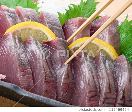 Nanki Katsuura Port Local Fresh Bonito Sashimi (Caught in April, Lightly Fatty) 113469454