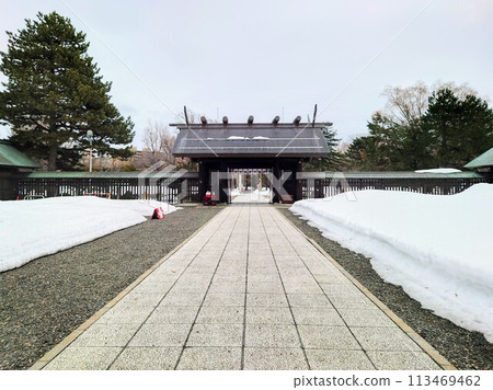 從北海道札幌護國神社本宮回來的路上 從北海道札幌護國神社本宮回來的路上 113469462
