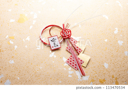 New Year decorations and golden washi paper 113470534