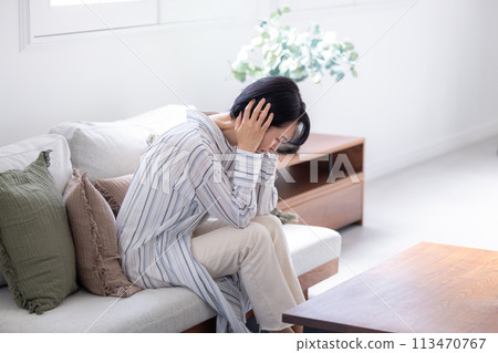 Poor health, headache, middle-aged woman holding her head Poor health, headache, middle-aged woman holding her head 113470767