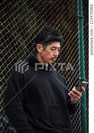 40s, male, smartphone, outdoors 40s, male, smartphone, outdoors 113470968