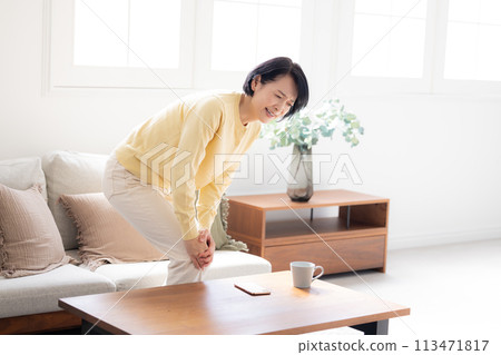 腰痛,中年婦女膝蓋痛 腰痛,中年婦女膝蓋痛 113471817