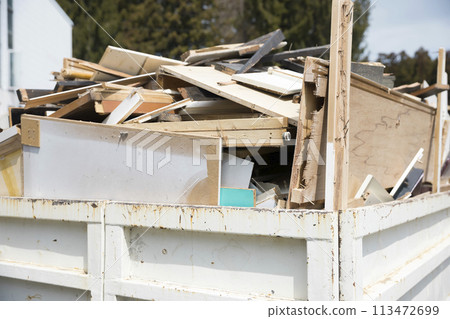 裝載在容器中的廢棄物的圖像 113472699