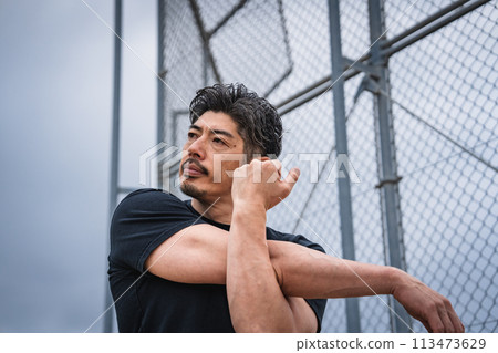 Man warming up outdoors 113473629