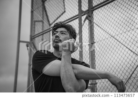 Man warming up outdoors 113473657