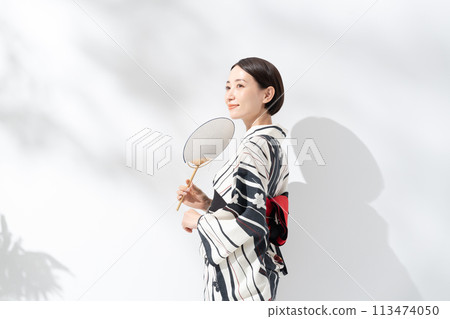 A woman in a yukata 113474050