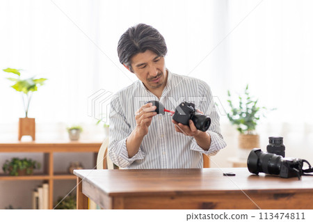 一個照顧相機的人 一個照顧相機的人 113474811