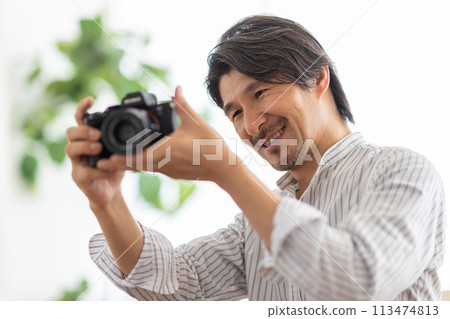 A man enjoying his hobby of photography 113474813