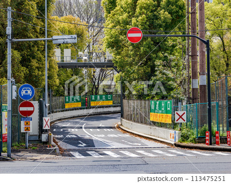 Shuto Expressway Exit: No Entry/No Trespassing Alert Shuto Expressway Exit: No Entry/No Trespassing Alert 113475251