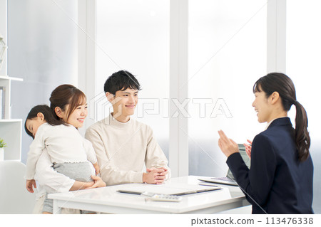 Family members receiving insurance information Family members receiving insurance information 113476338