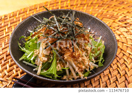 Japanese-style Mizuna and Daikon Salad 113476710