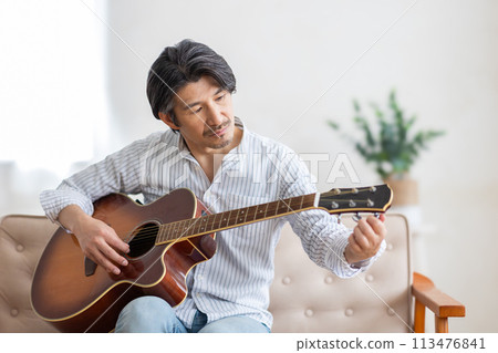 Man playing guitar 113476841
