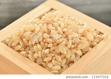 方形糙米的特寫 113477328