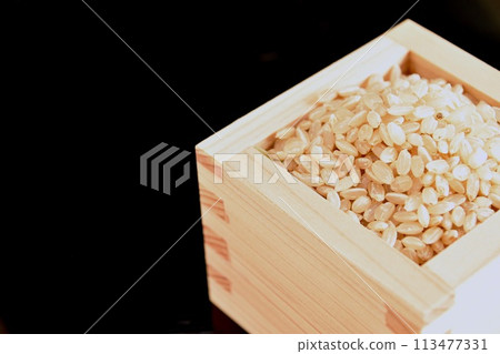 方形糙米的特寫 113477331