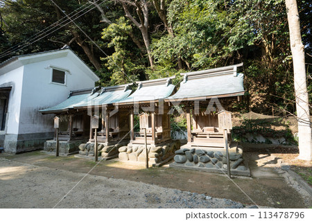A sub-shrine within the grounds of Shigaumi Shrine <Fukuoka City, Fukuoka Prefecture/December 2023> 113478796