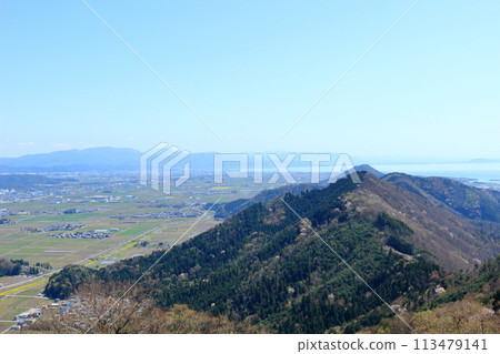 View of the south towards Yamamotoyama from near the summit of Shizugatake 113479141