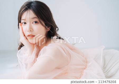 年輕女性的時尚與美麗形象 113479208