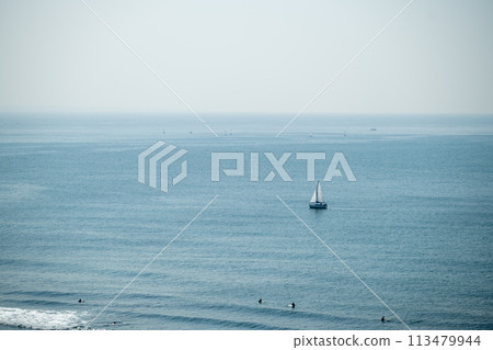 People enjoying marine sports in the Shonan Sea People enjoying marine sports in the Shonan Sea 113479944