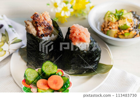 辛辣明太子和雞肉丸飯糰 辛辣明太子和雞肉丸飯糰 113483730