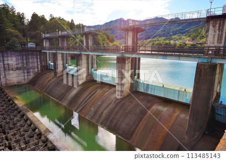 群馬縣藤岡市信水水壩、大西水壩、利根川水系、神無川、信水湖 113485143