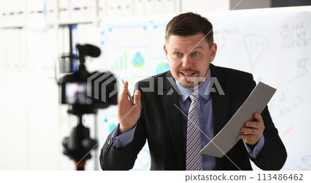 Businessman blogger online couch screaming Businessman blogger online couch screaming 113486462