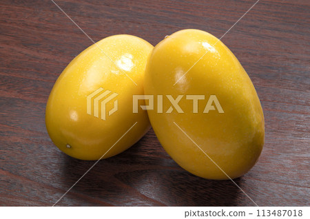 yellow passion fruit 113487018