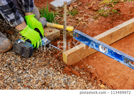 Workers production templates formwork for cement pouring of concrete foundation 113489972