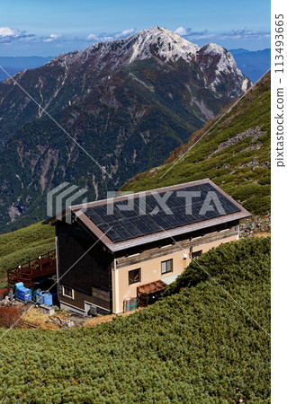 Mount Kaikoma and Senjogoya hut seen from the climb to Mount Senjo in the Southern Alps 113493665