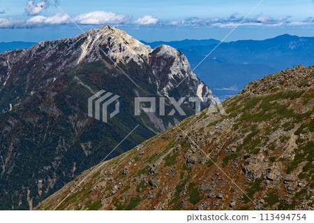 登上南阿爾卑斯山千疊岳時看到的甲駒岳 113494754