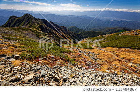 南阿爾卑斯千疊嶽山脊線的秋葉和中阿爾卑斯伊那山谷的景色 113494867
