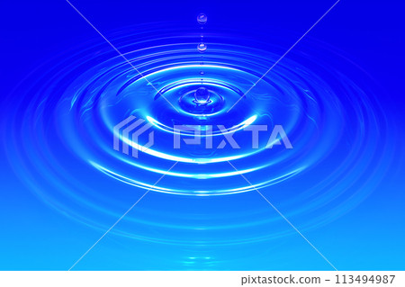 水滴落在平靜的水面上泛起漣漪 水滴落在平靜的水面上泛起漣漪 113494987