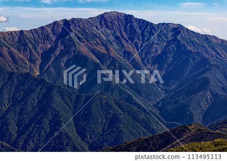 Autumn-colored Mt. Ainotake seen from Mt. Senjogatake in the Southern Alps 113495113