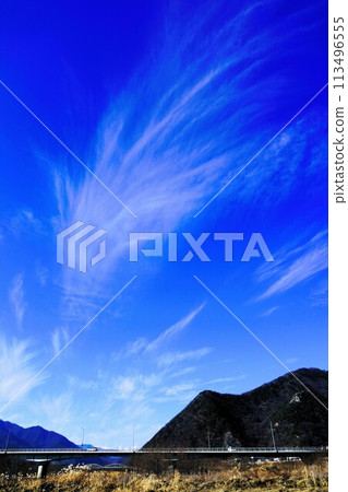 這是從長野縣坂城町千曲川河床看到的能登半島的景色,在能登半島地震前一天,這裡出現了放射狀地震雲。 這是從長野縣坂城町千曲川河床看到的能登半島的景色,在能登半島地震前一天,這裡出現了放射狀地震雲。 113496555