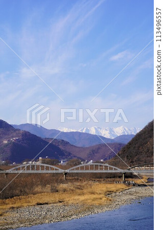 這是從長野縣坂城町千曲川河床看到的能登半島的景色,在能登半島地震前一天,這裡出現了放射狀地震雲。 這是從長野縣坂城町千曲川河床看到的能登半島的景色,在能登半島地震前一天,這裡出現了放射狀地震雲。 113496557