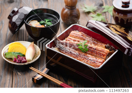 Luxurious and satisfying eel rice bowl 113497263