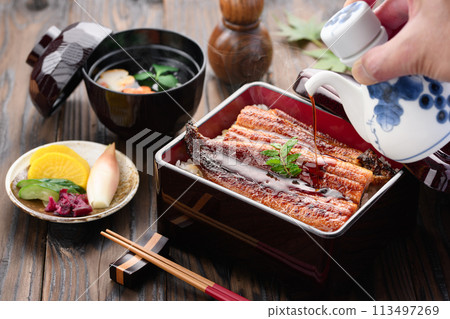 Luxurious and satisfying eel rice bowl Luxurious and satisfying eel rice bowl 113497269