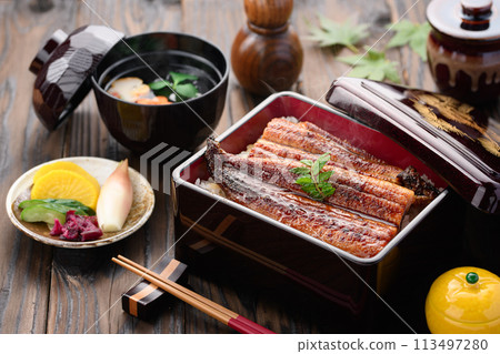 Luxurious and satisfying eel rice bowl Luxurious and satisfying eel rice bowl 113497280