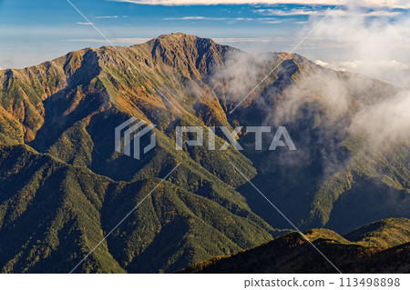 Ainodake in the evening as seen from Mt. Senjogatake in the Southern Alps 113498898